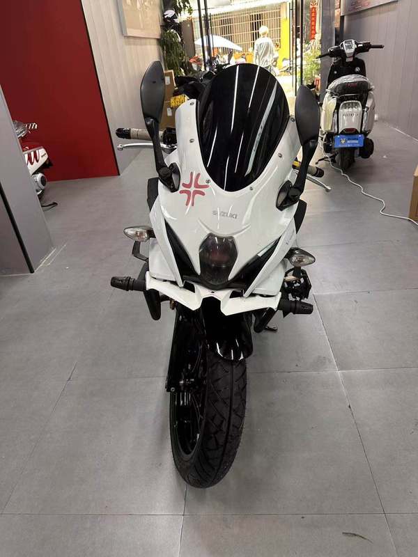 豪爵铃木 GSX250R