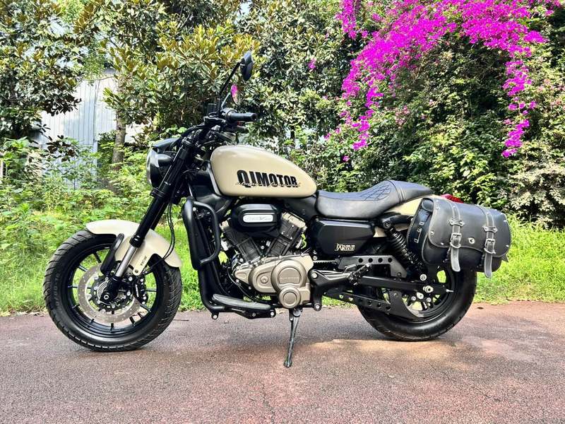 QJMOTOR 闪300S