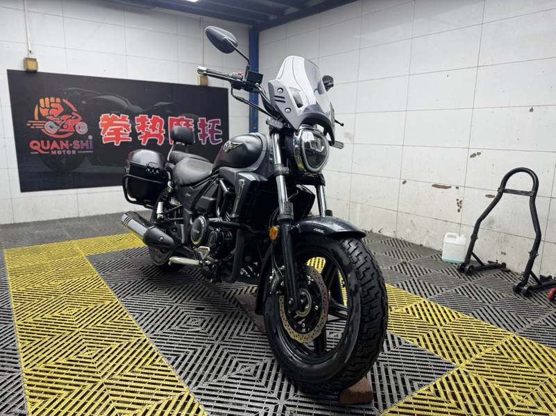 豪爵 TR300