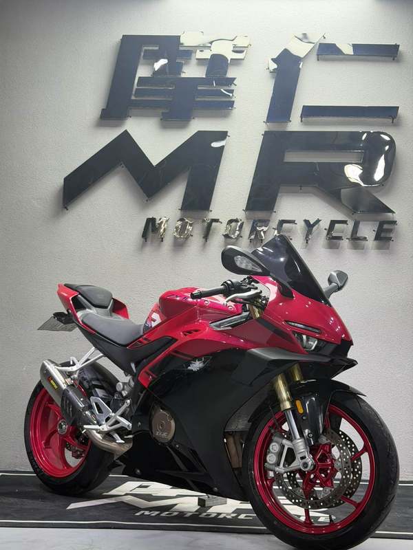 张雪机车 500RR