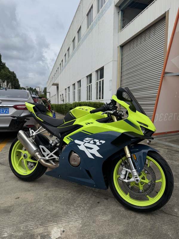 张雪机车 500RR