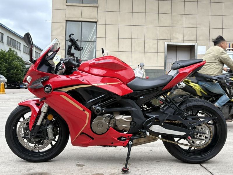 QJMOTOR 赛600