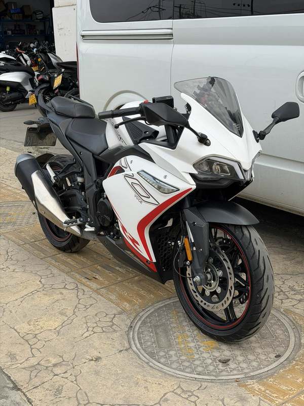 无极 300RR