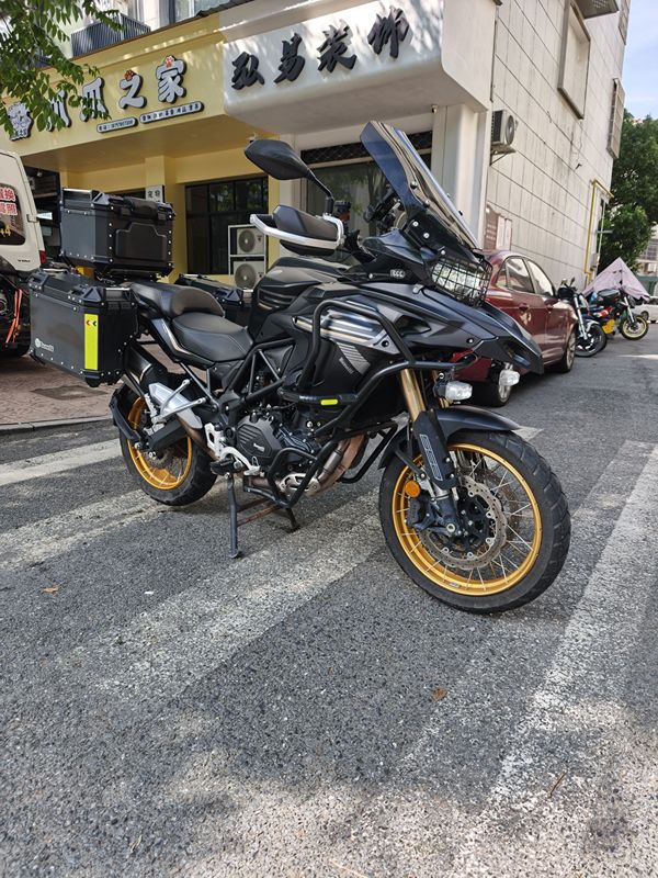 贝纳利 TRK552