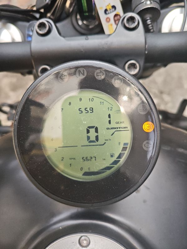 QJMOTOR 闪300S