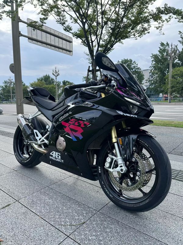 张雪机车 500RR