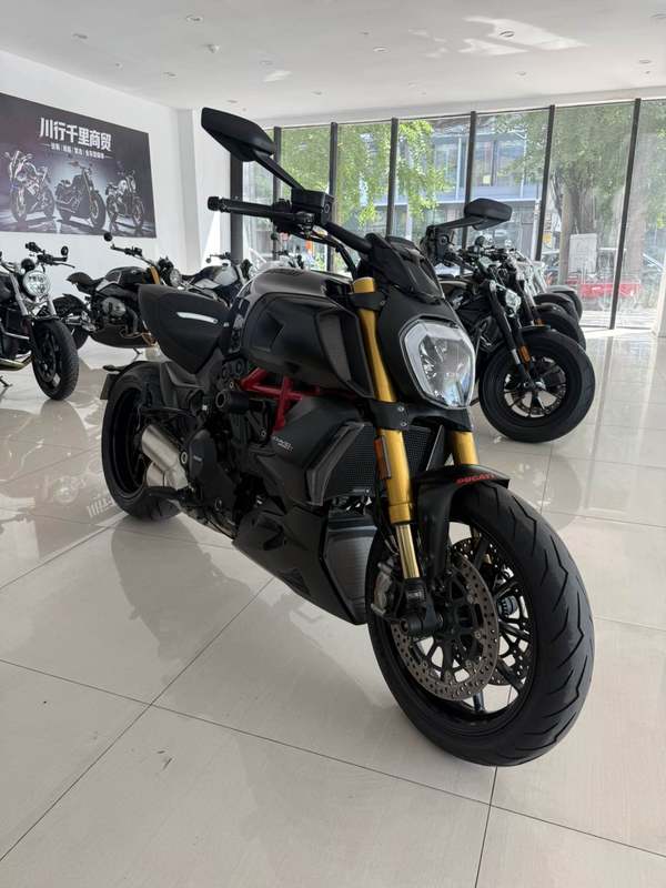杜卡迪 Diavel 
