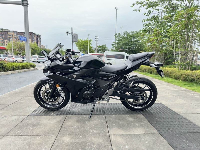 豪爵铃木 GSX250R