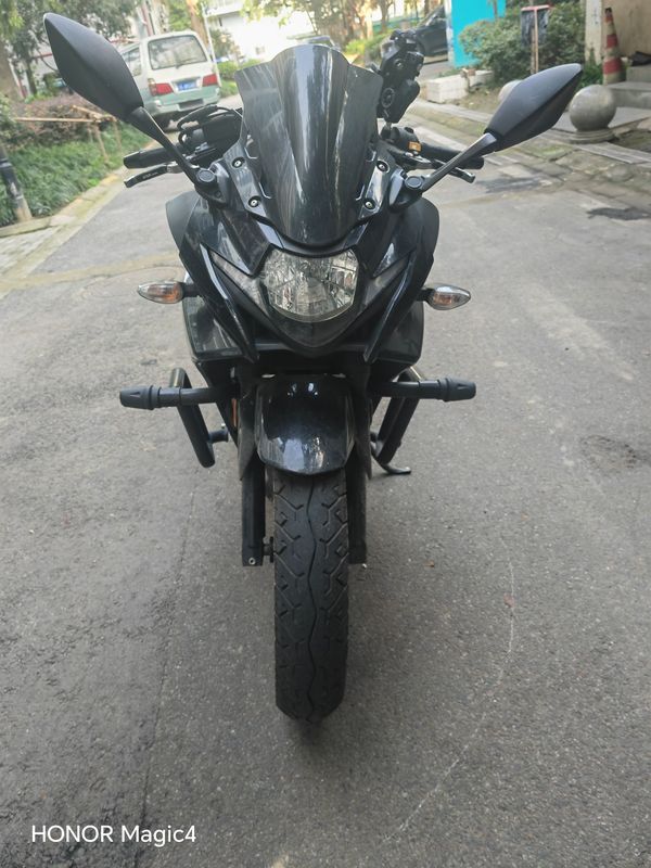 豪爵铃木 GSX250R