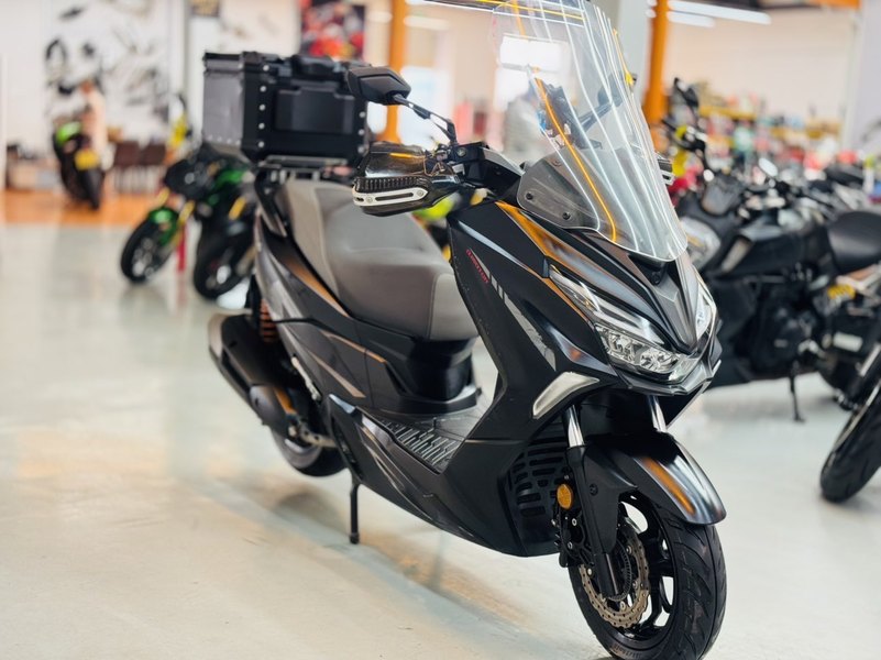 QJMOTOR 鸿250