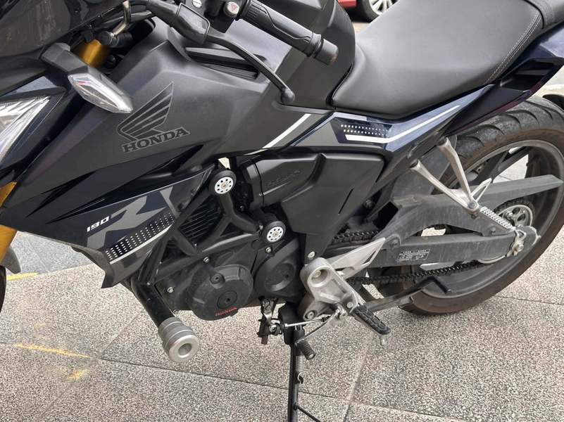 五羊本田 CB190R 暴锋眼