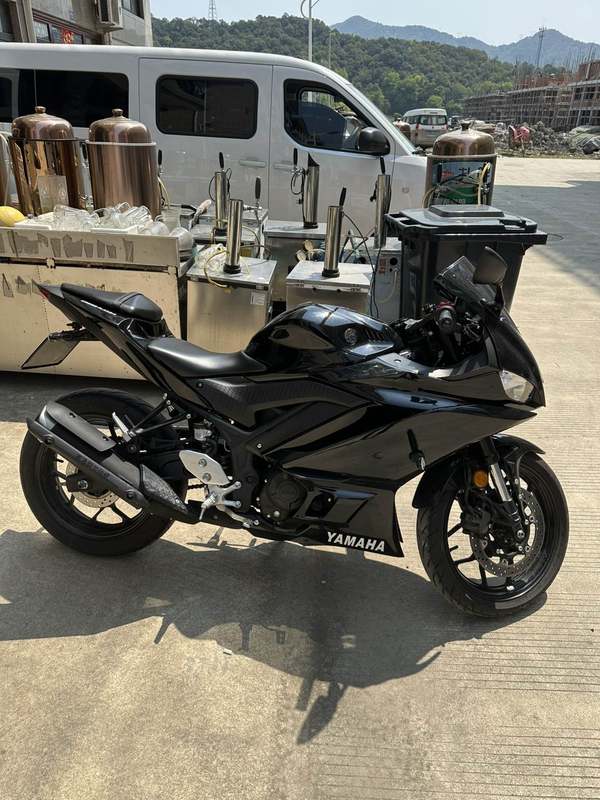 雅马哈 YZF-R3
