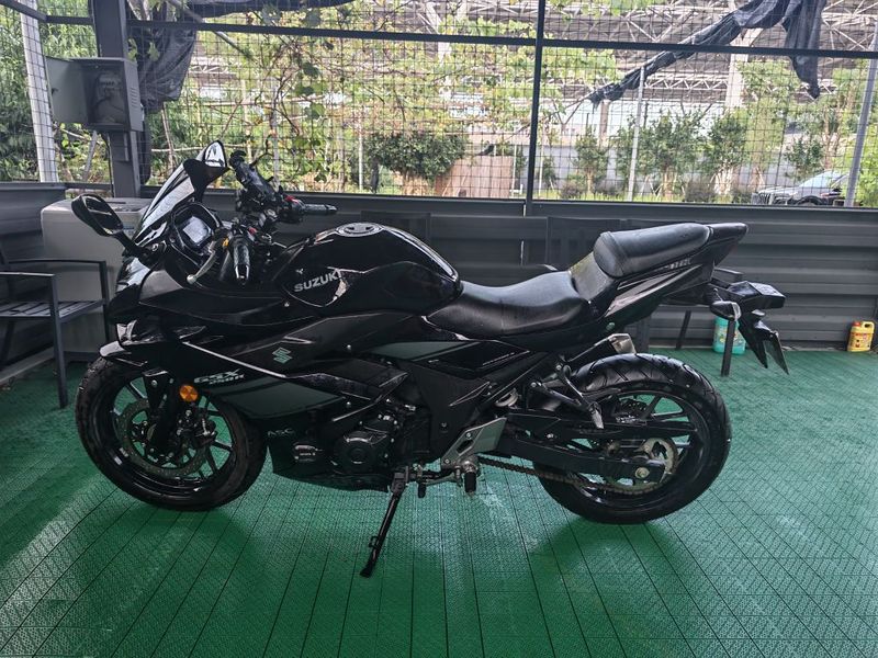 豪爵铃木 GSX250R