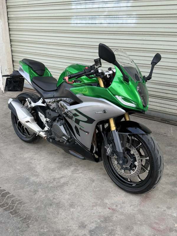 贝纳利 龙卷风 Tornado 402R