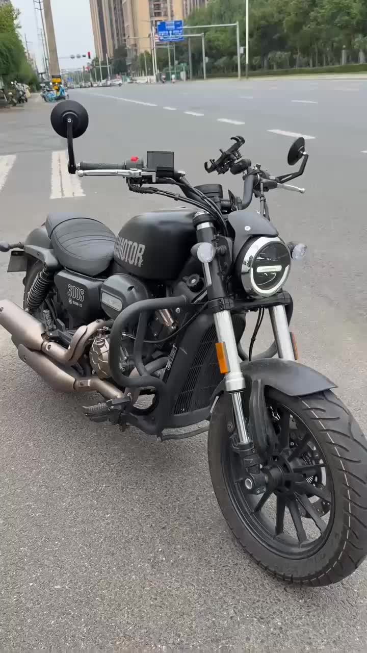 QJMOTOR 闪300S