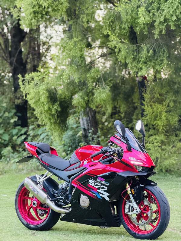 张雪机车 500RR
