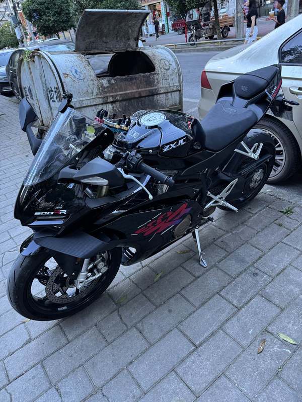 张雪机车 500RR
