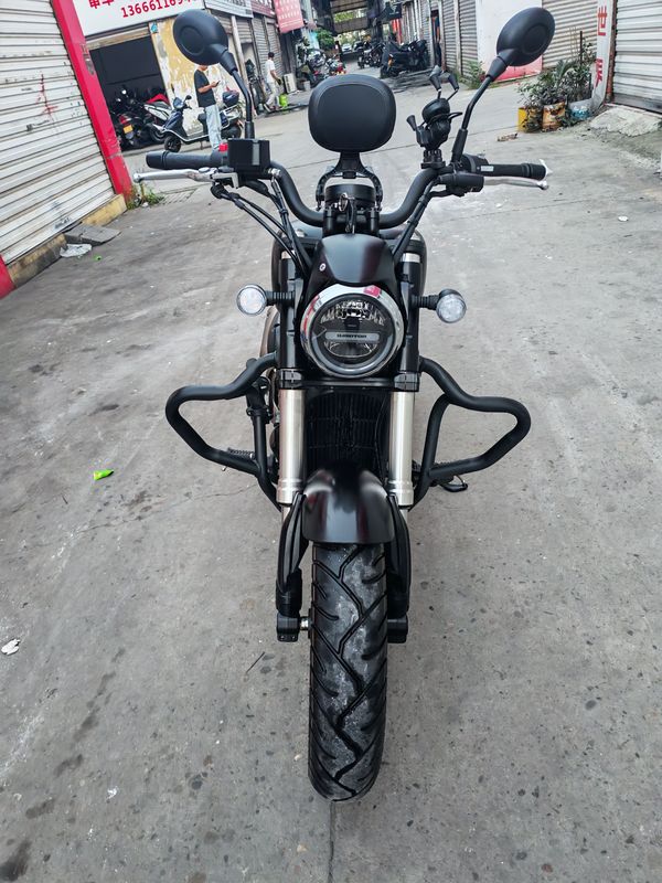 QJMOTOR 闪300S