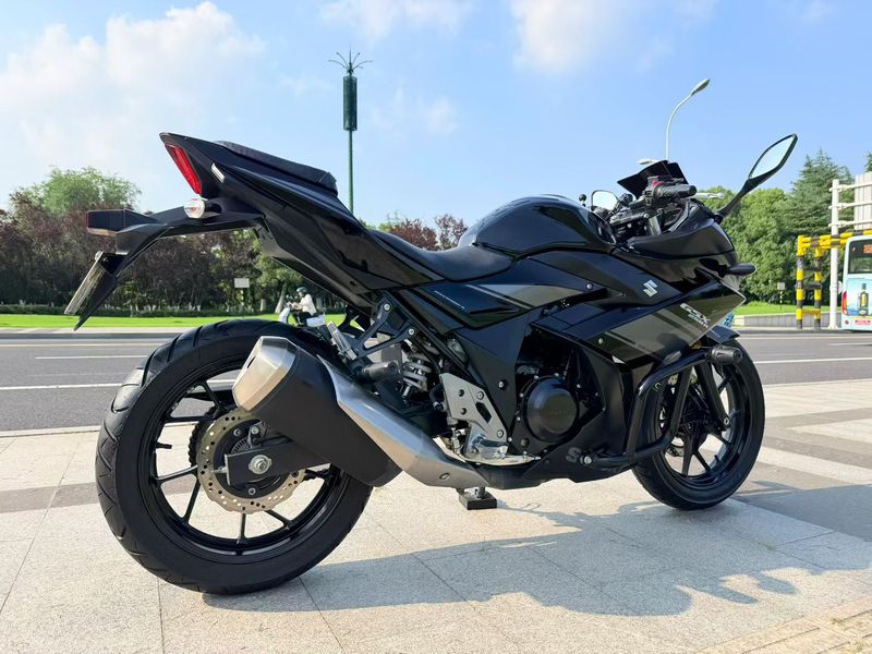 豪爵铃木 GSX250R