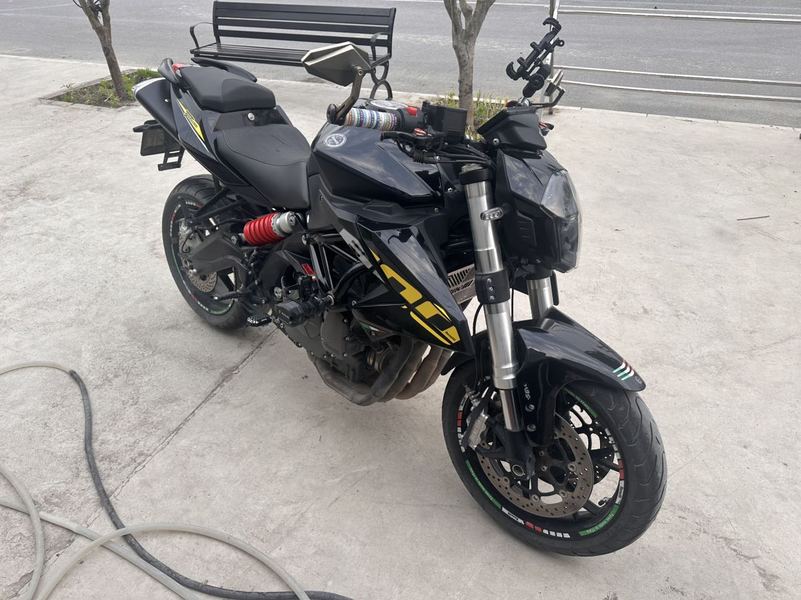 贝纳利 TNT600i