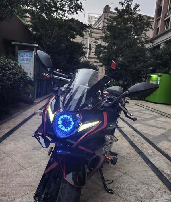 豪爵铃木 GSX250R