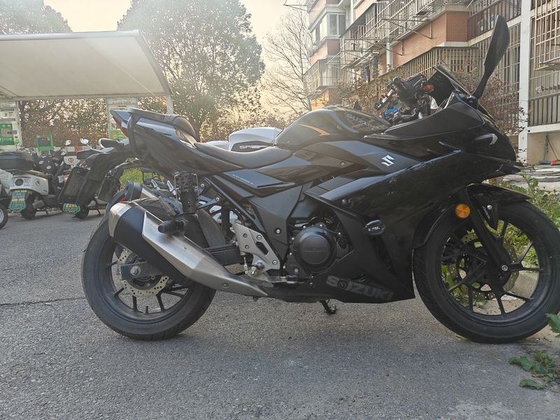 豪爵铃木 GSX250R