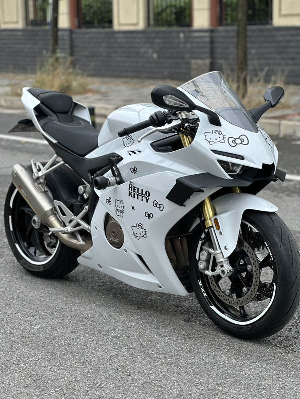张雪机车 500RR