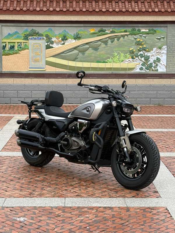 QJMOTOR 闪600