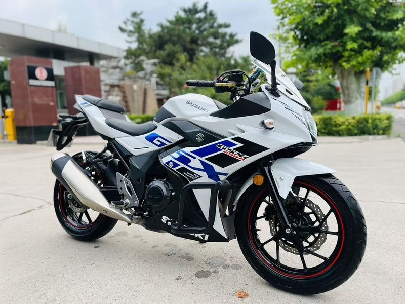 豪爵铃木 GSX250R