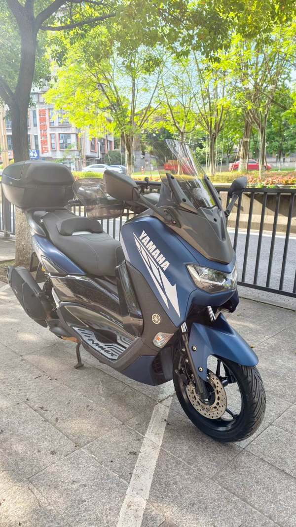 雅马哈 NMAX