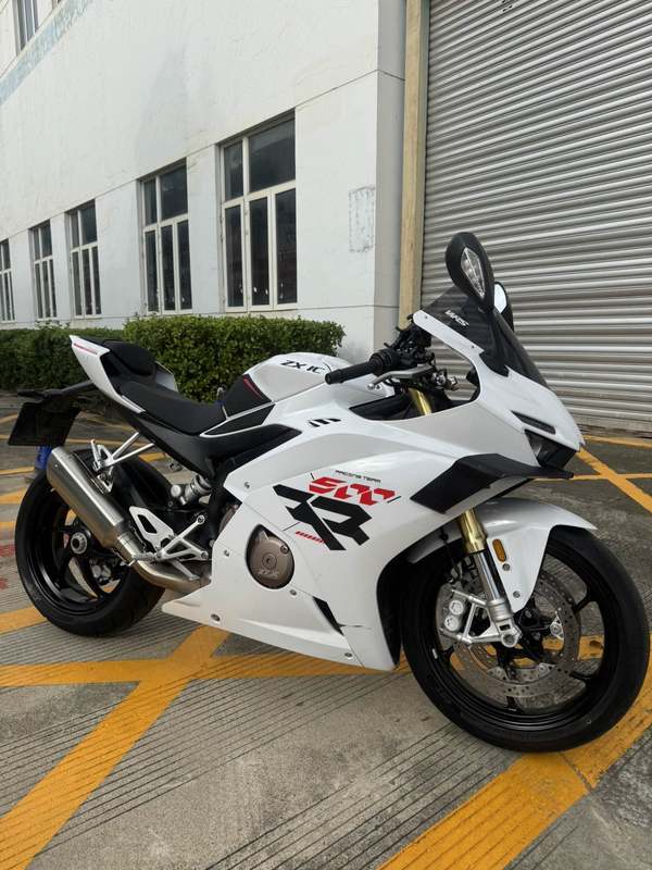 张雪机车 500RR