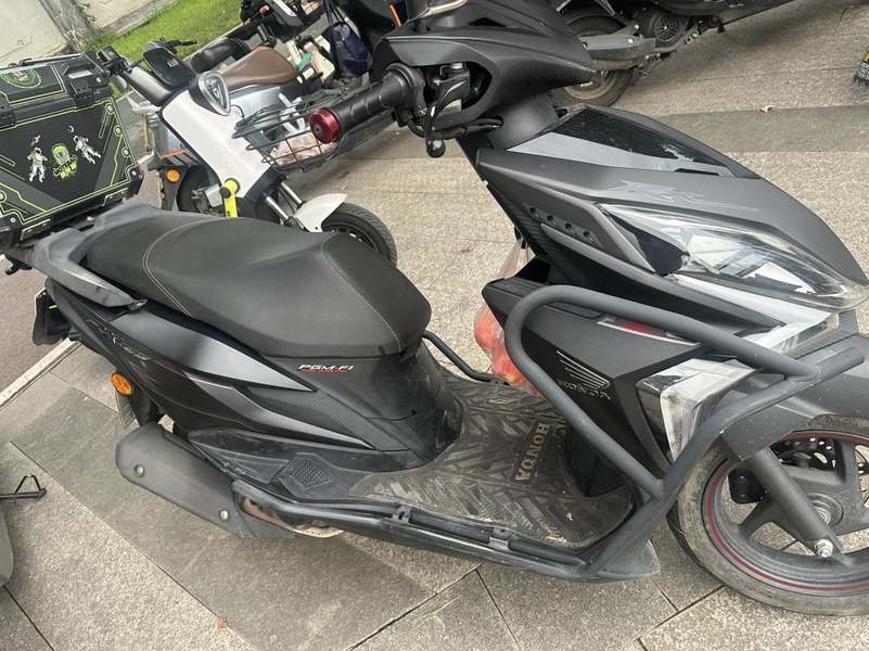 新大洲本田 裂行 RX125Fi