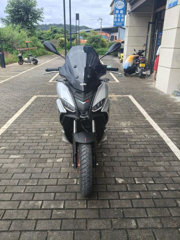 阿普利亚 SR GT 200