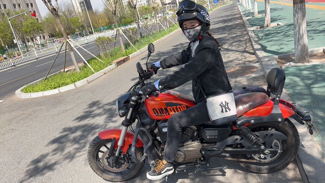 QJMOTOR 闪300S