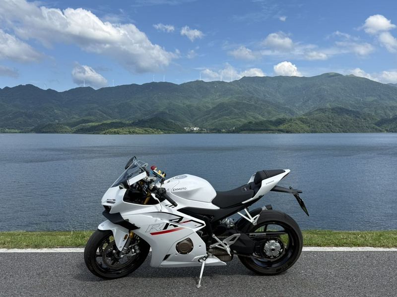 张雪机车 500RR