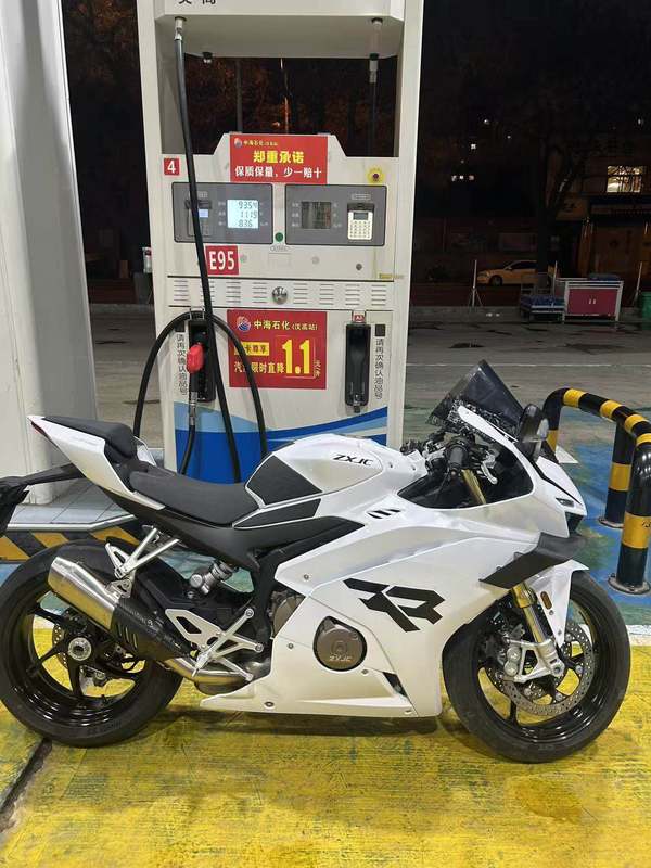 张雪机车 500RR