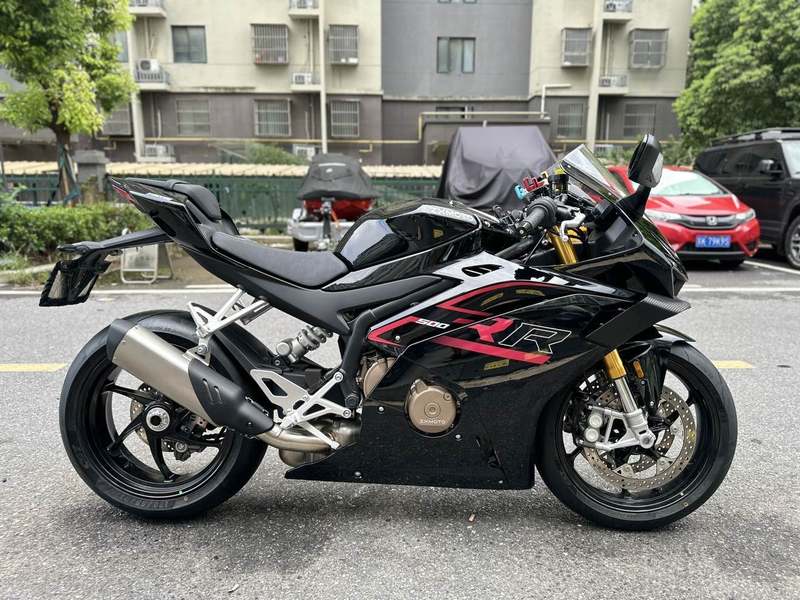 张雪机车 500RR