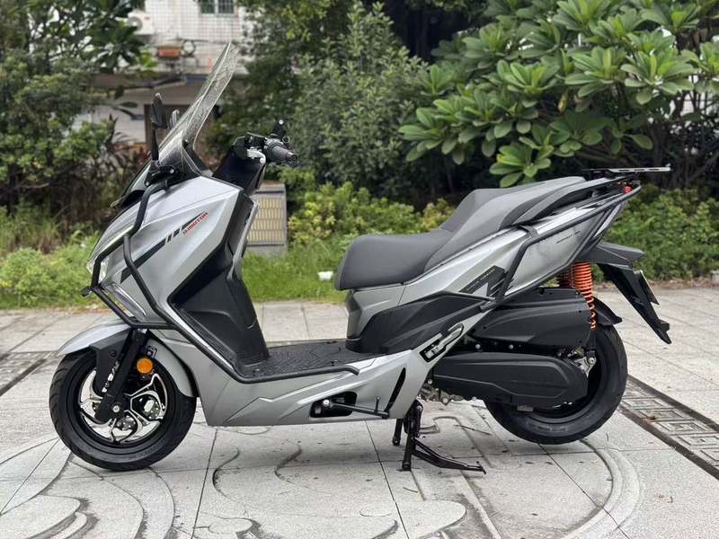 QJMOTOR 鸿250
