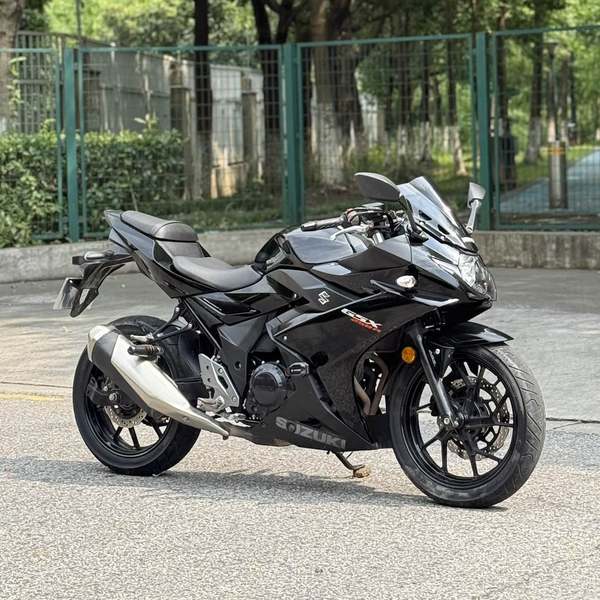豪爵铃木 GSX250R