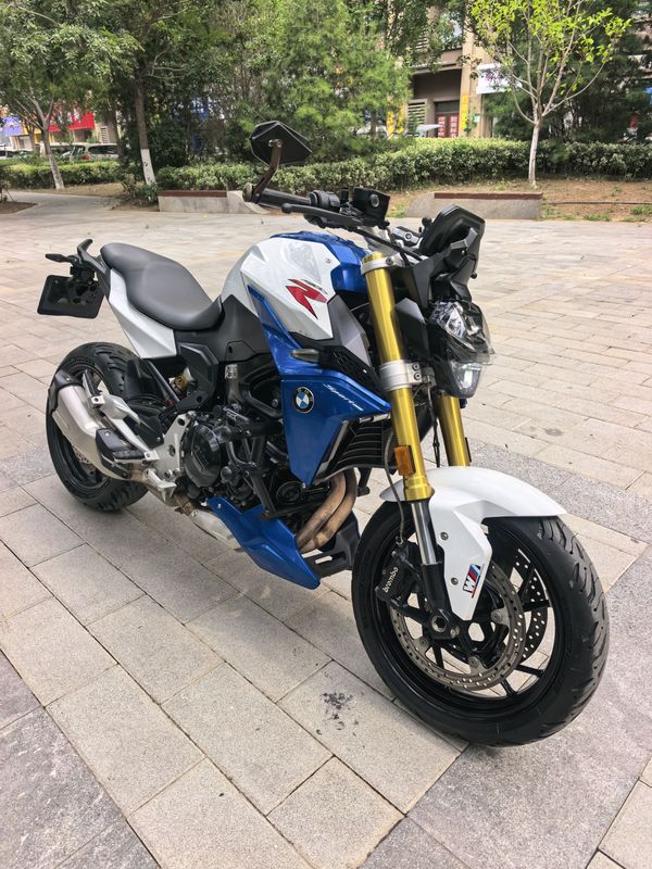 宝马 F 900 R
