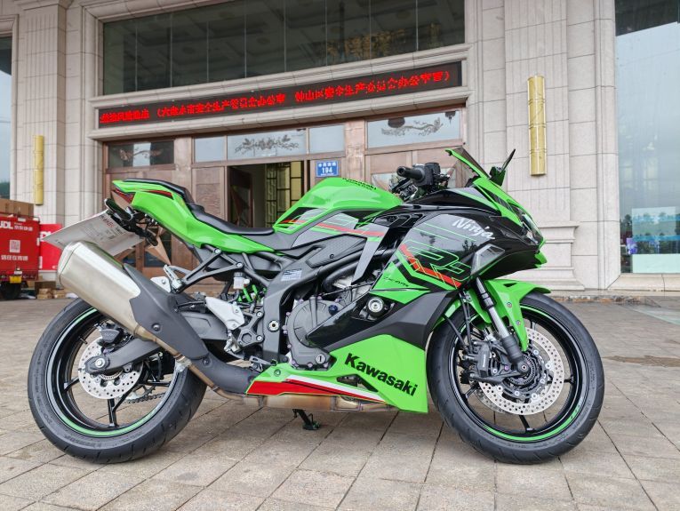 川崎 ZX-4R