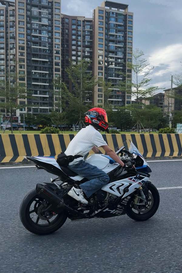 宝马 S 1000 RR
