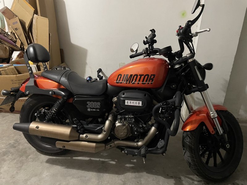 QJMOTOR 闪300S