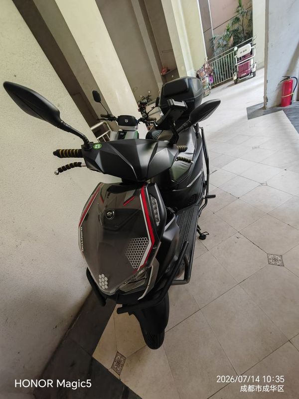 QJMOTOR 鸿150RS