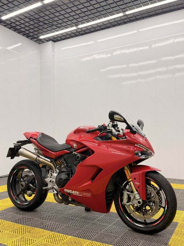 杜卡迪 SuperSport