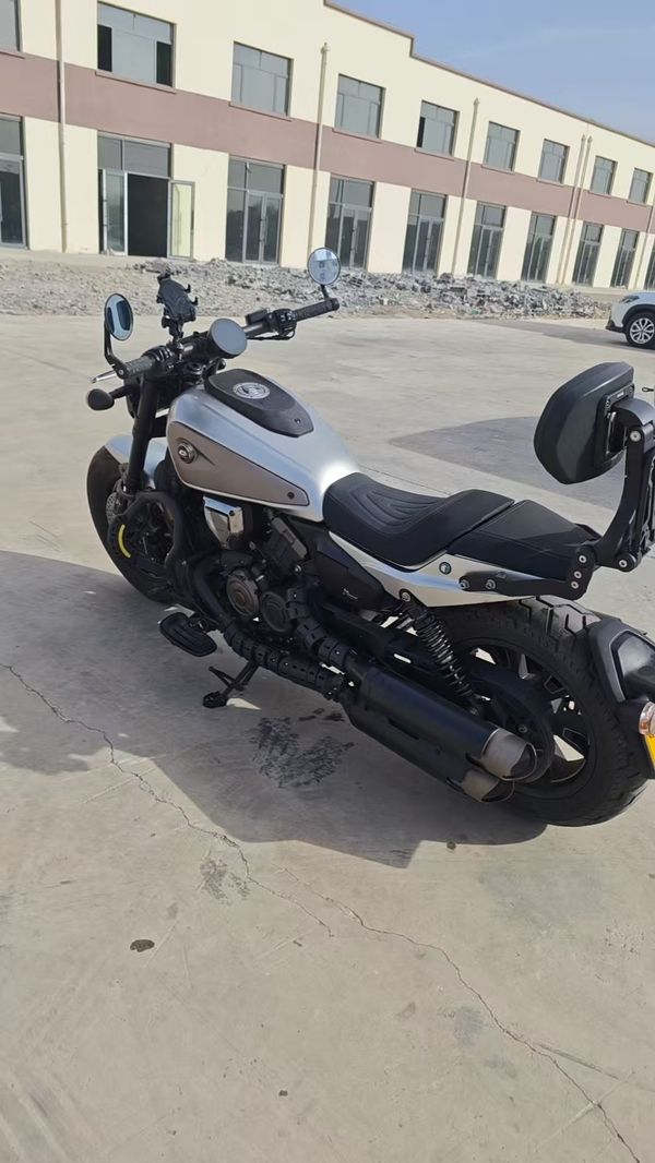 QJMOTOR 闪600