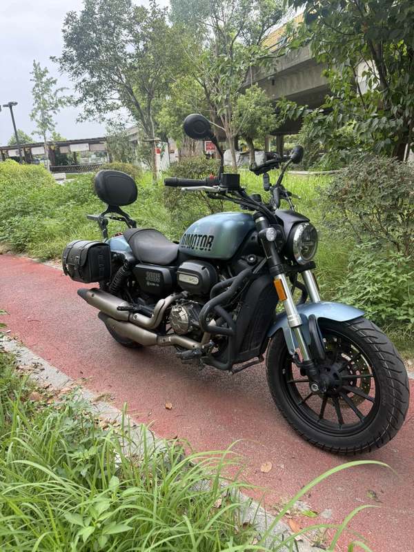 QJMOTOR 闪300S