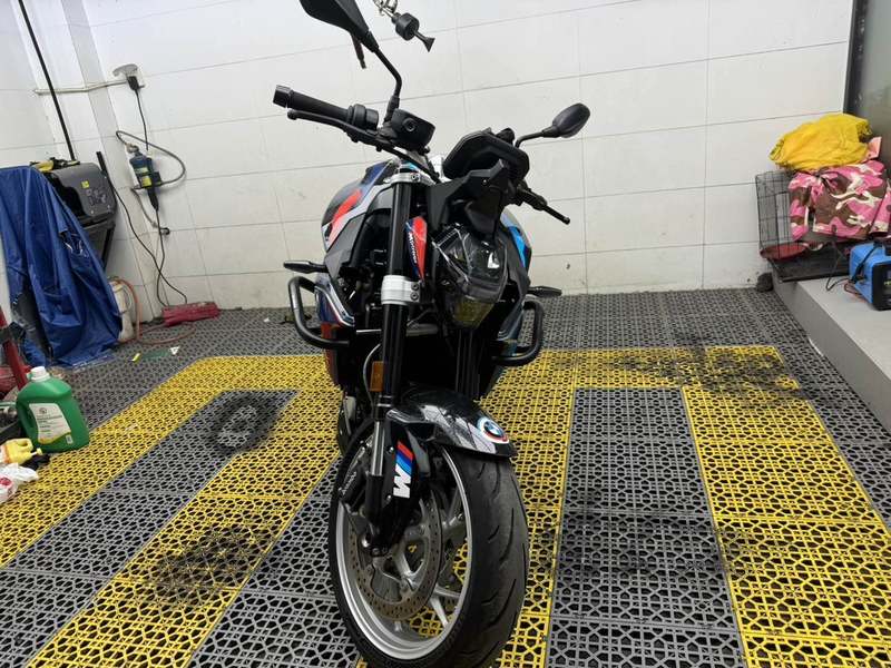 宝马 F 900 R