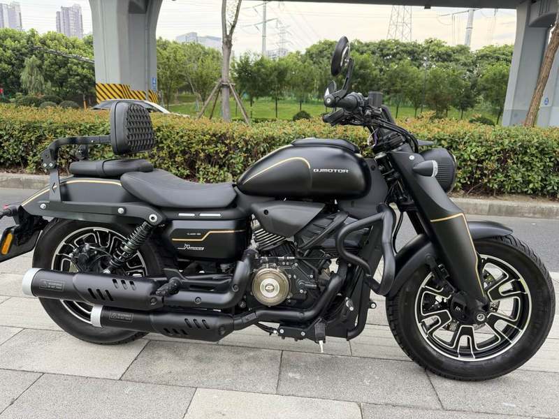 QJMOTOR 闪400
