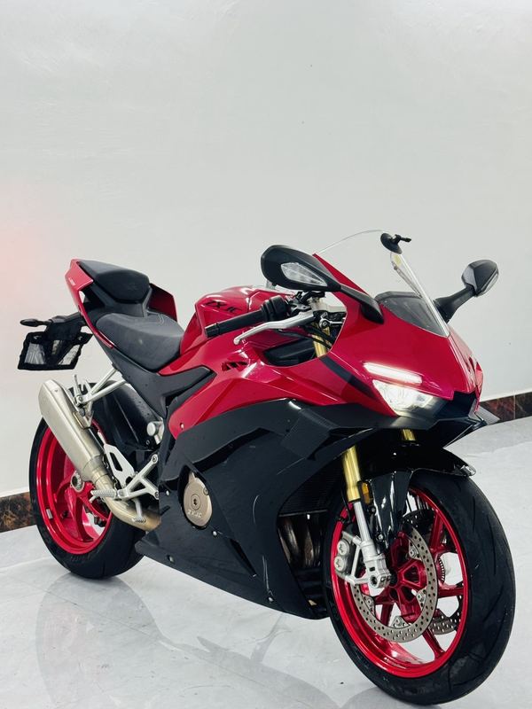 张雪机车 500RR
